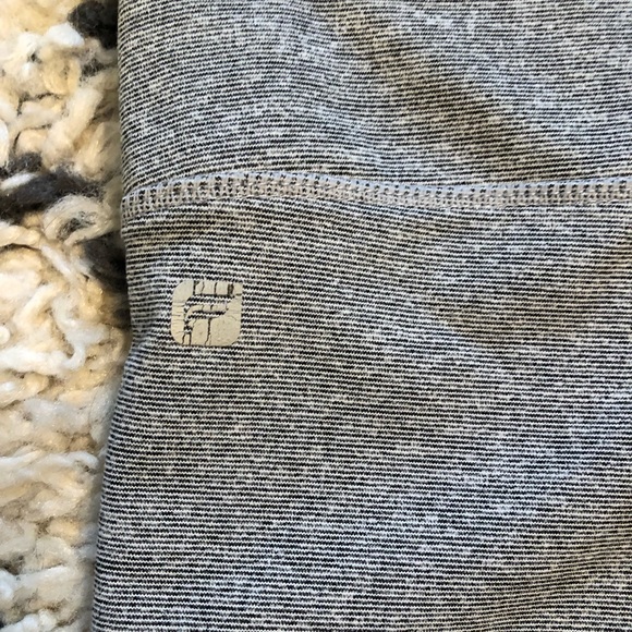 Fabletics leggings in gray size medium - Picture 5 of 5
